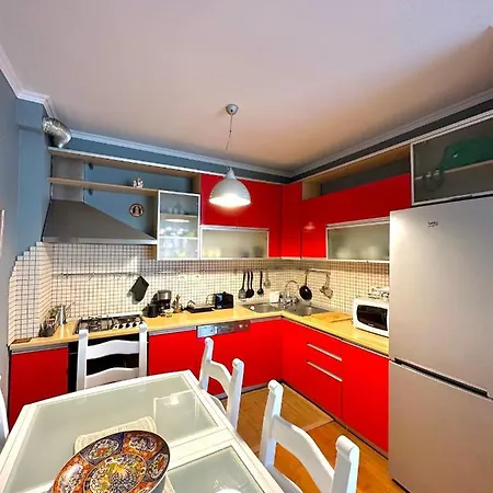 Central Inn Home Tirana Lägenhet
