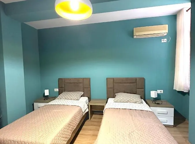 Central Inn Home Tirana Апартаменты *