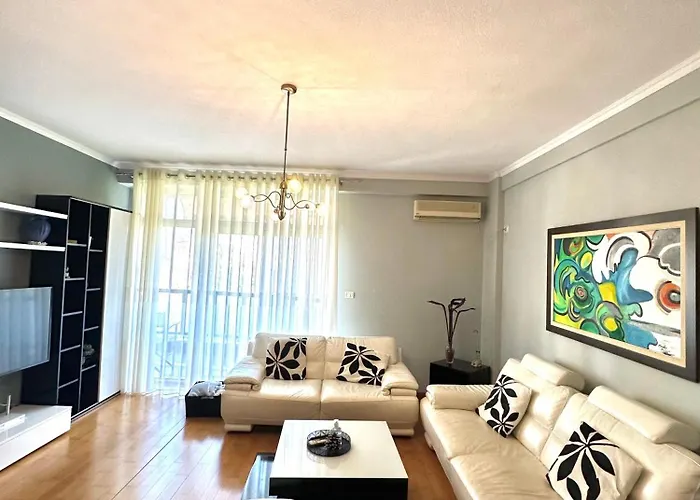 Central Inn Home Tirana Апартаменты *